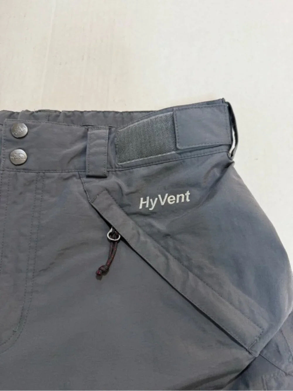 The North Face HyVent Ski Snowboard Pants Men’s Small Gray Waterproof Cargo